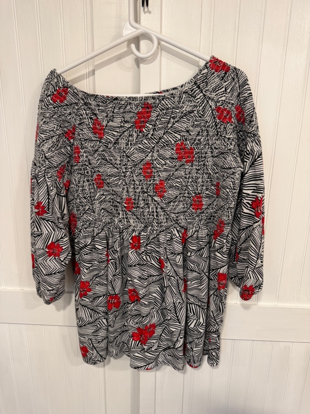 J. Jill Black, White & red Leaf Print Tunic W/Floral Accents. 3/4 sleeve Size L
